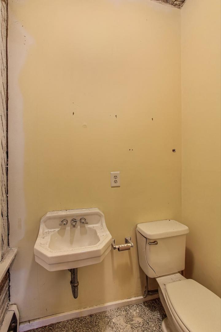 5049 N Ashland Avenue