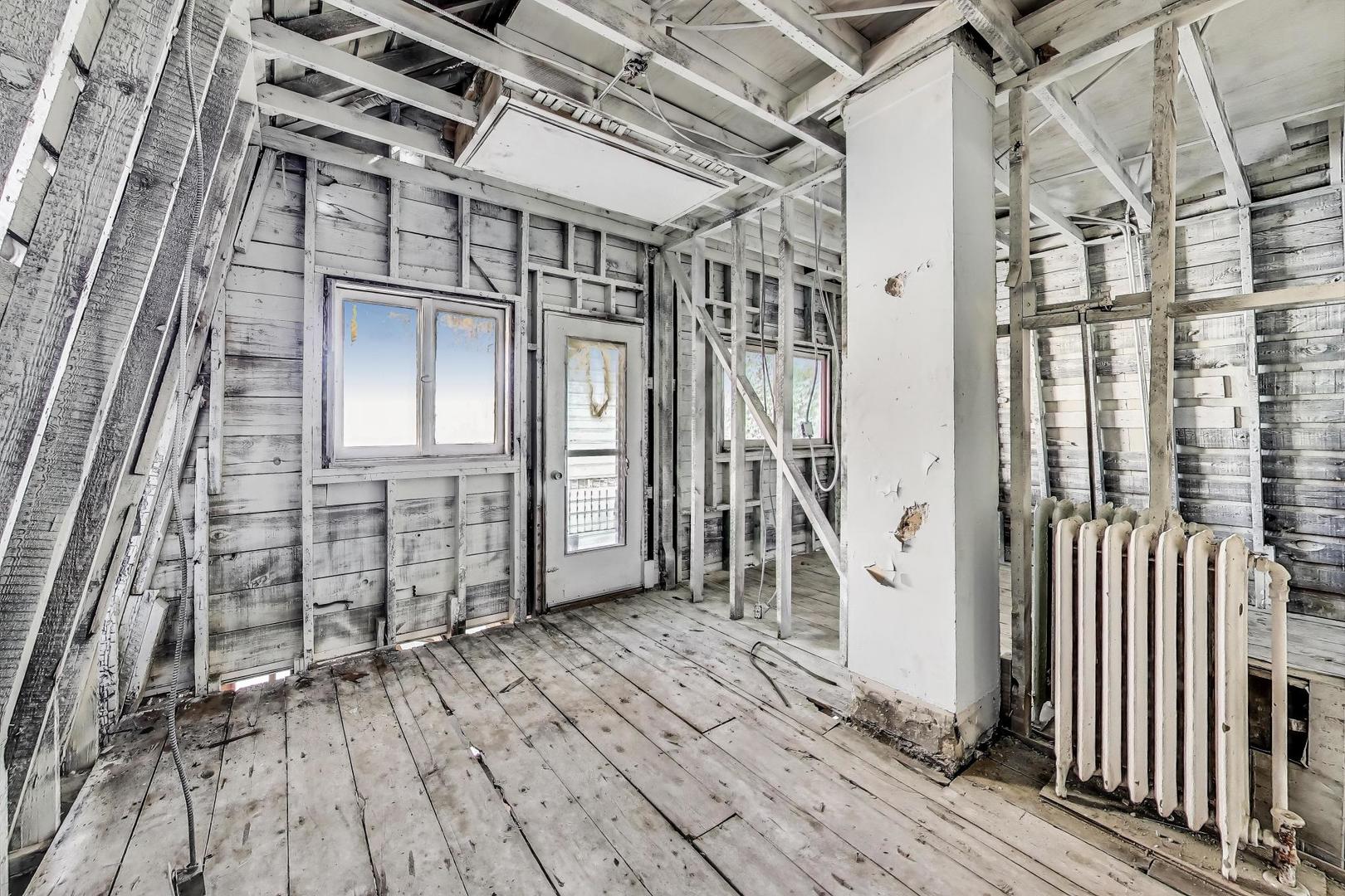 5049 N Ashland Avenue