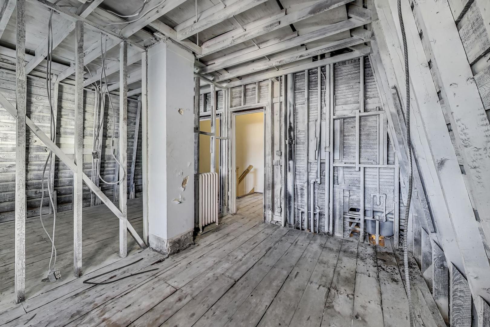 5049 N Ashland Avenue