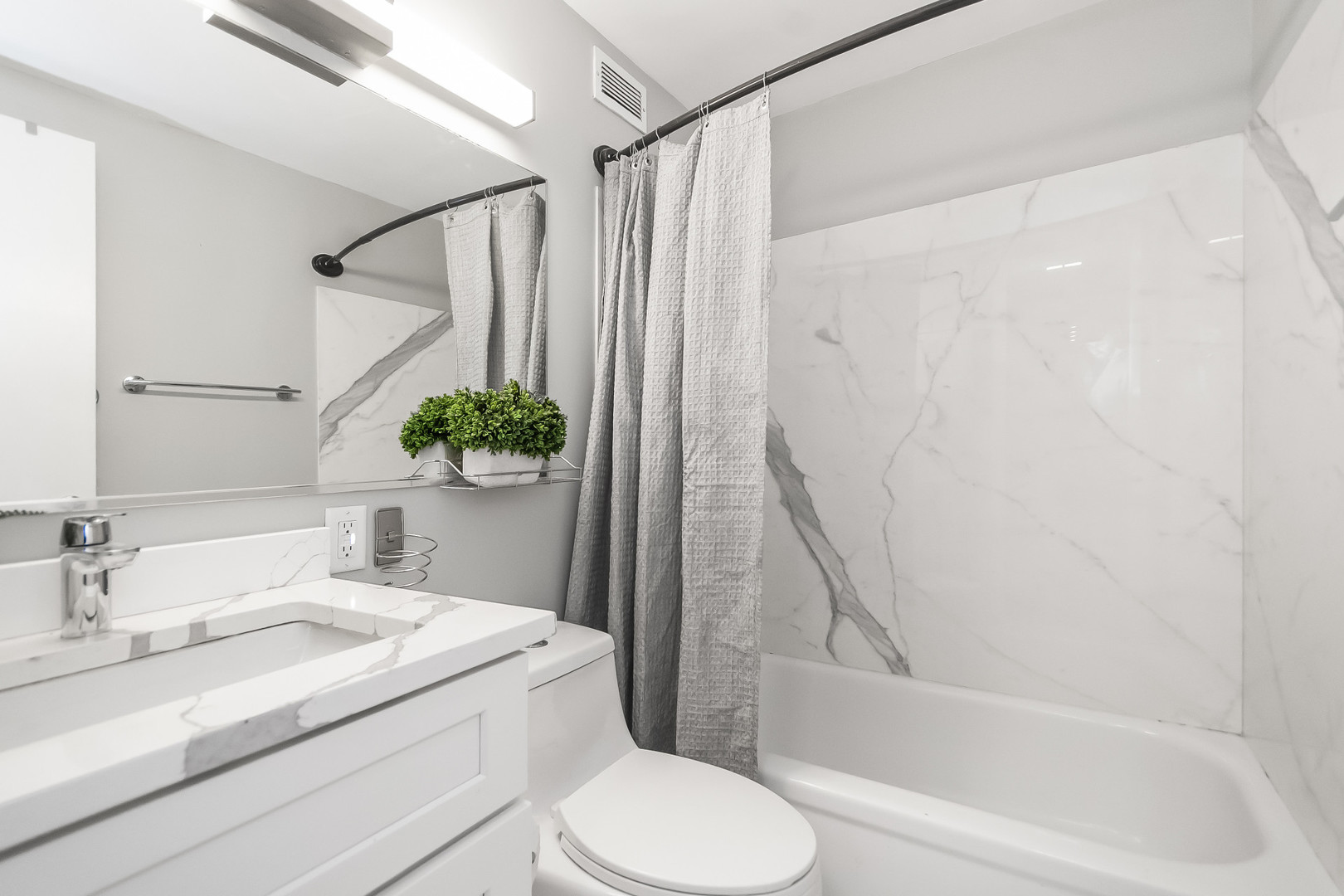 4343 N Clarendon Avenue Unit: 2112