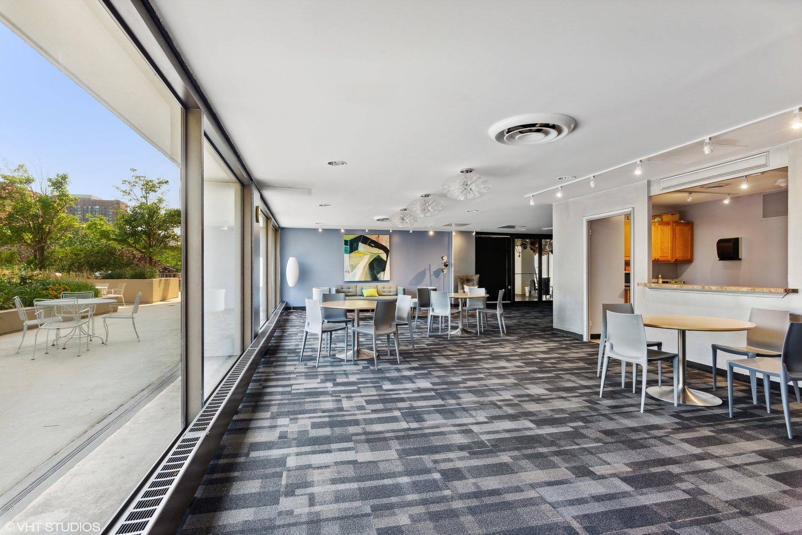 4343 N Clarendon Avenue Unit: 2112