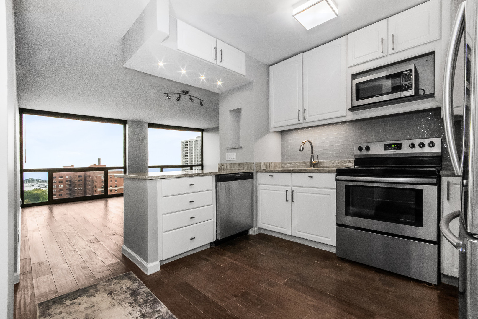 4343 N Clarendon Avenue Unit: 2112