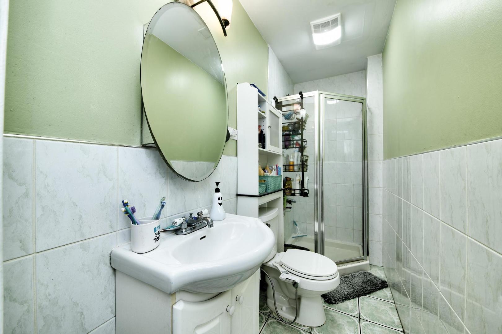 6246 N oakley Avenue