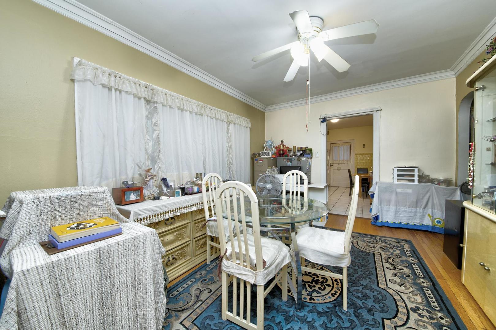 6246 N oakley Avenue