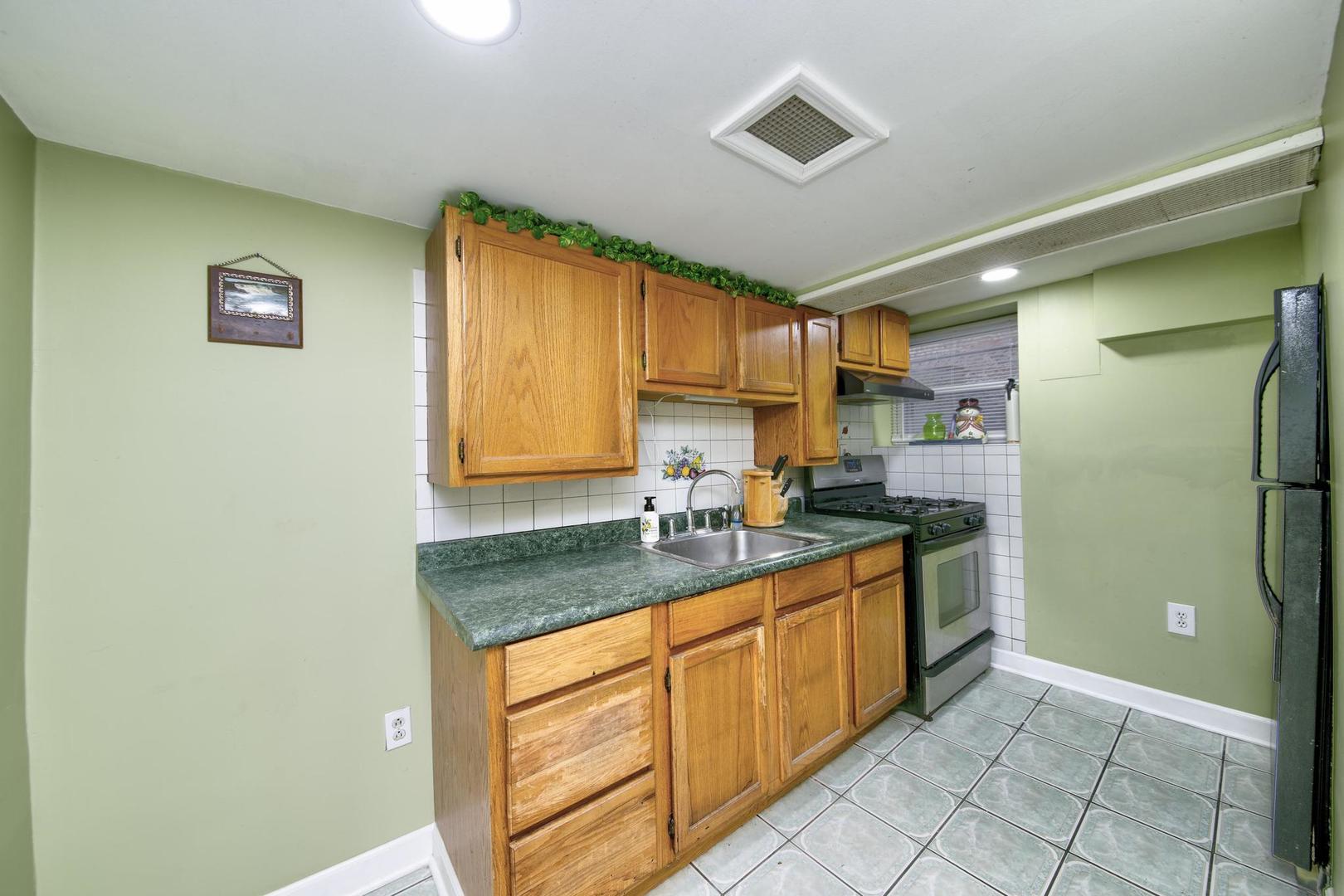 6246 N oakley Avenue