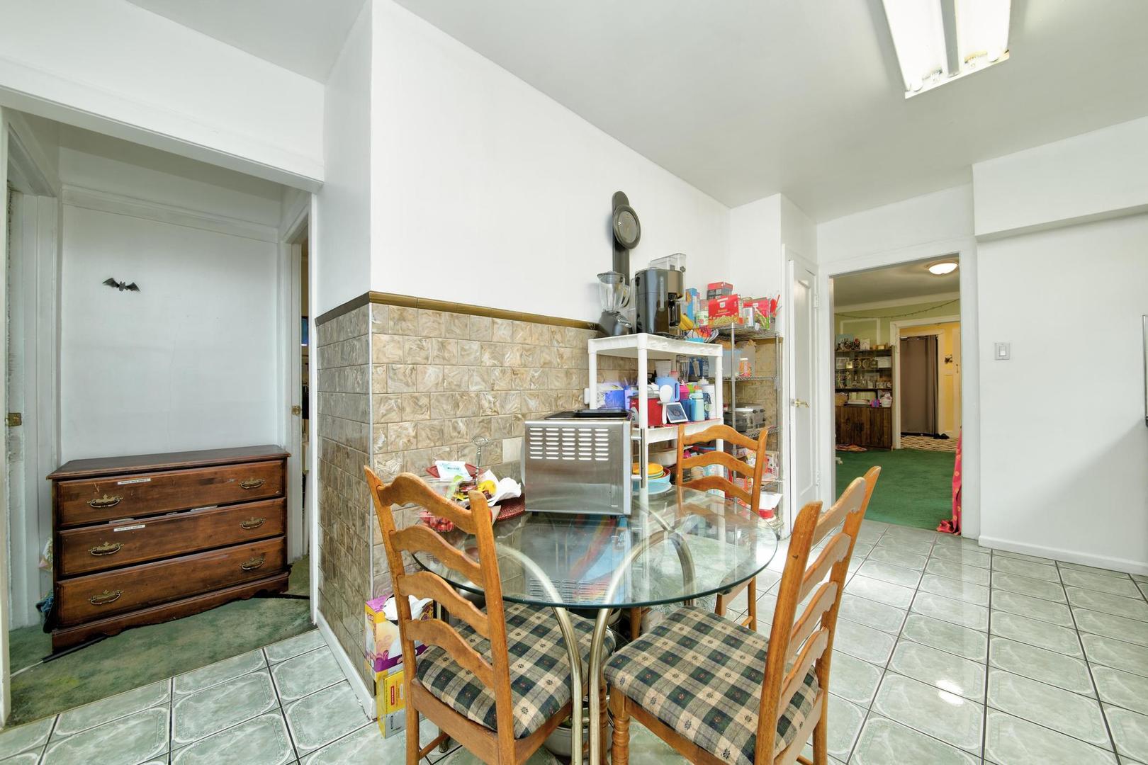 6246 N oakley Avenue