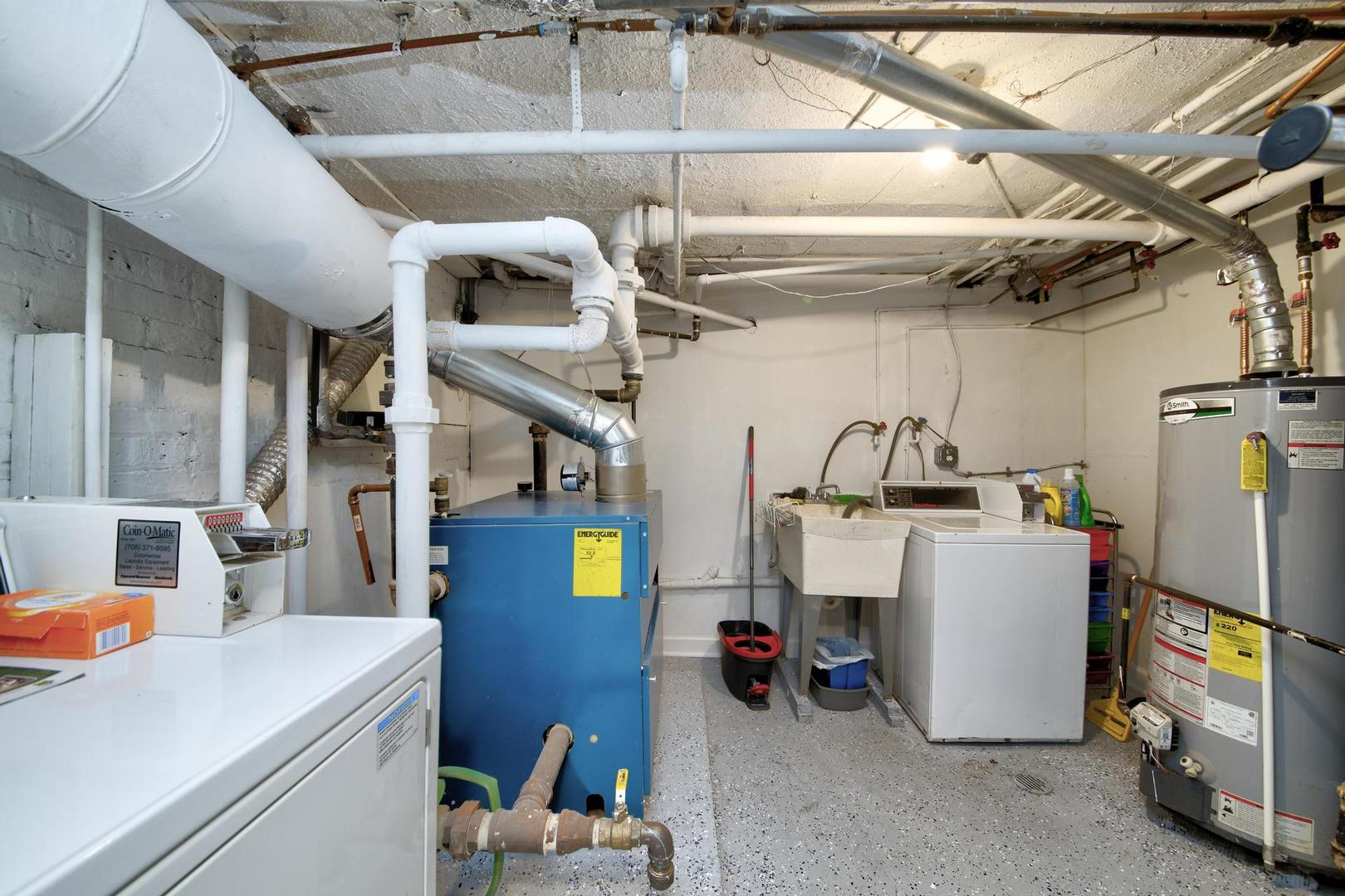 6246 N oakley Avenue