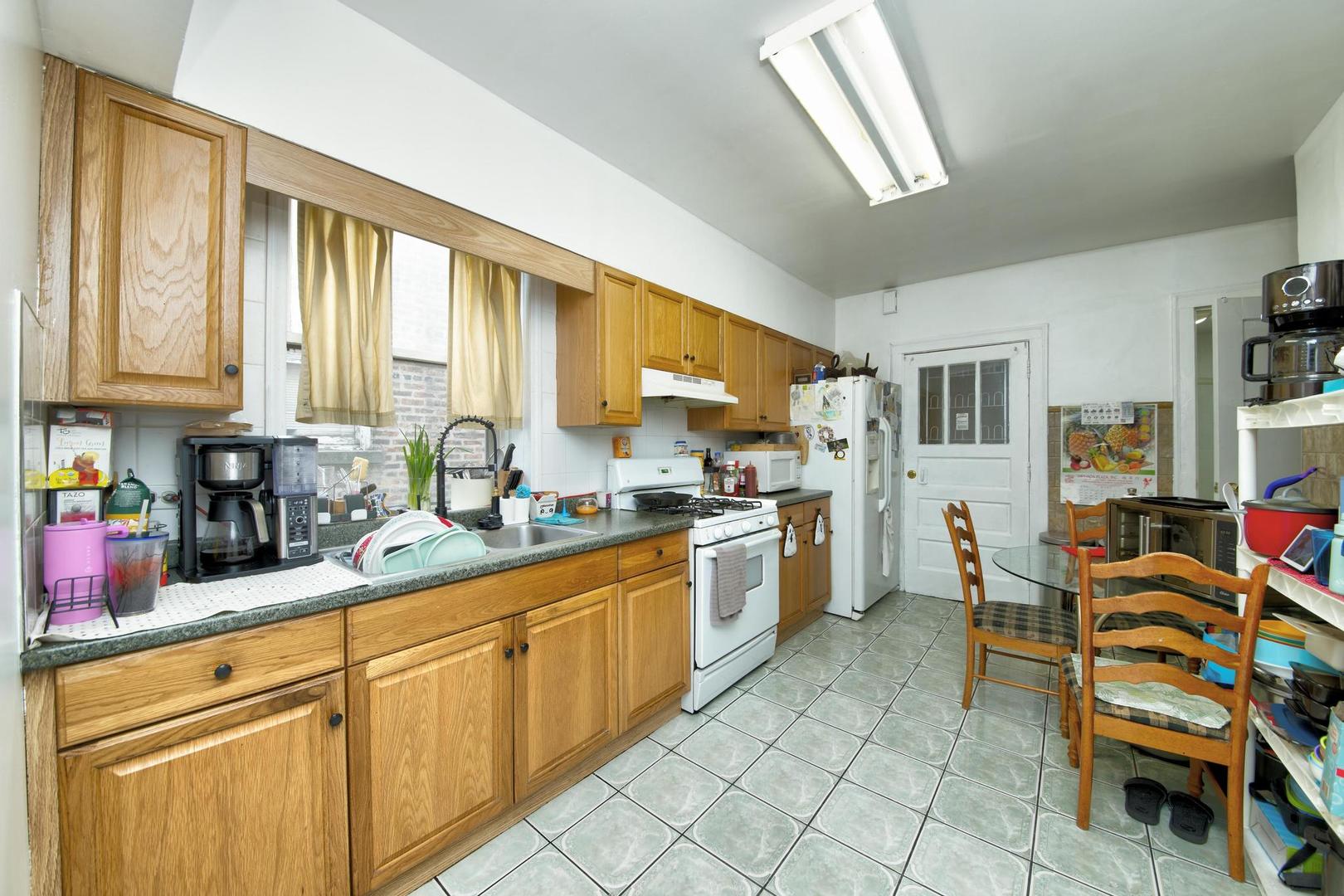 6246 N oakley Avenue