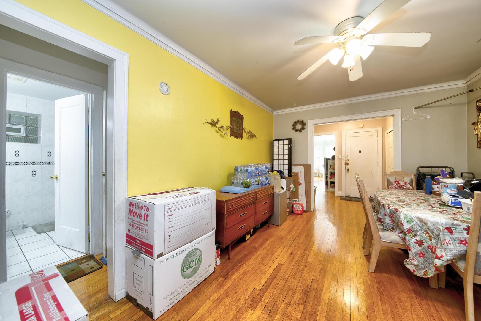 6246 N oakley Avenue