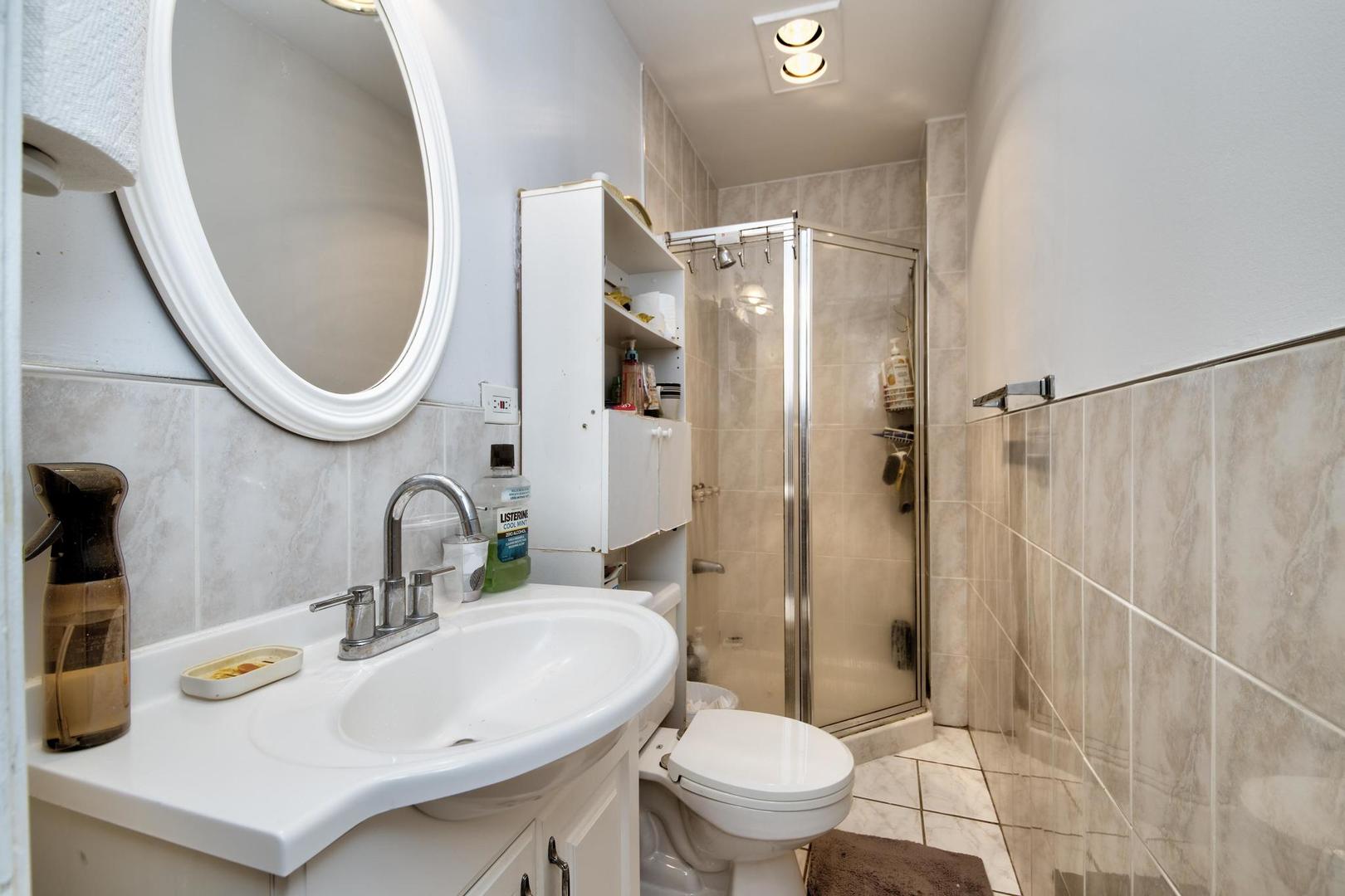 6246 N oakley Avenue