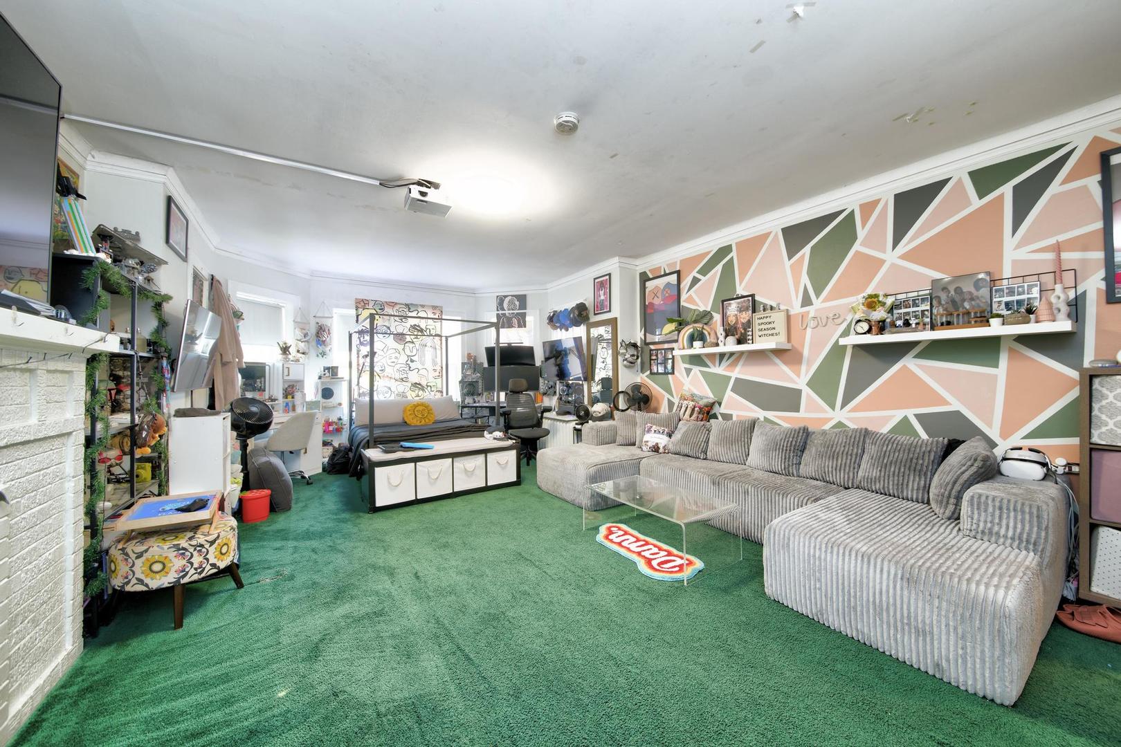 6246 N oakley Avenue