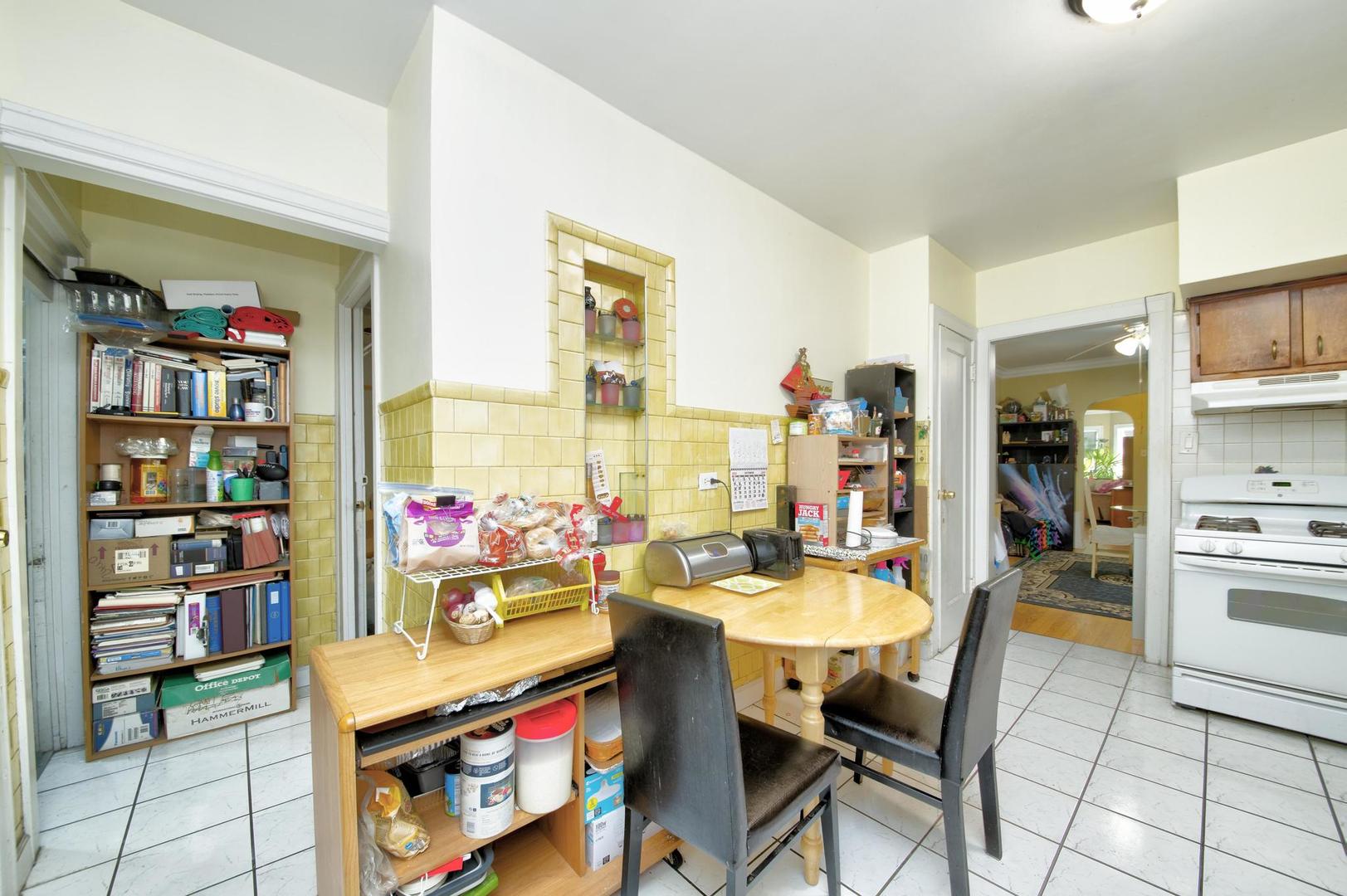 6246 N oakley Avenue