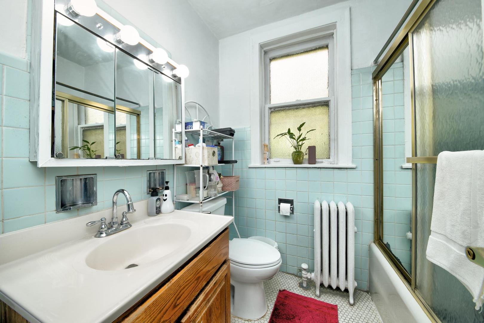 6246 N oakley Avenue