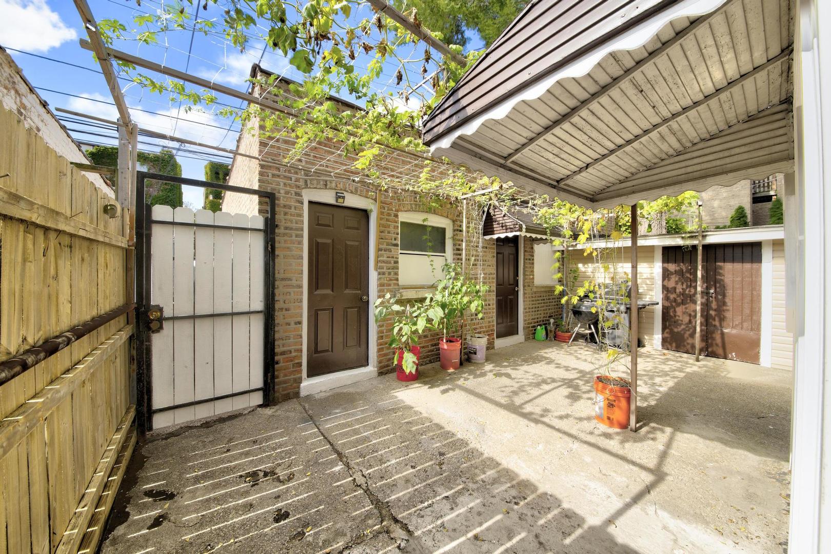 6246 N oakley Avenue