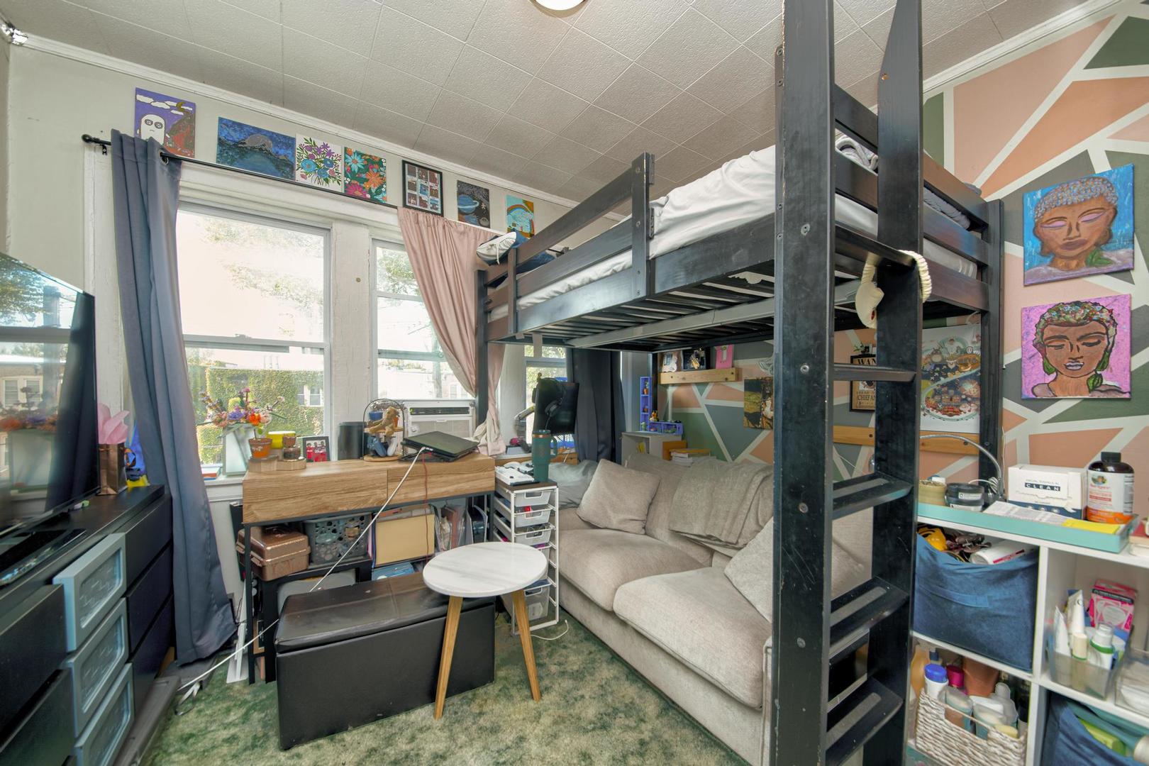 6246 N oakley Avenue