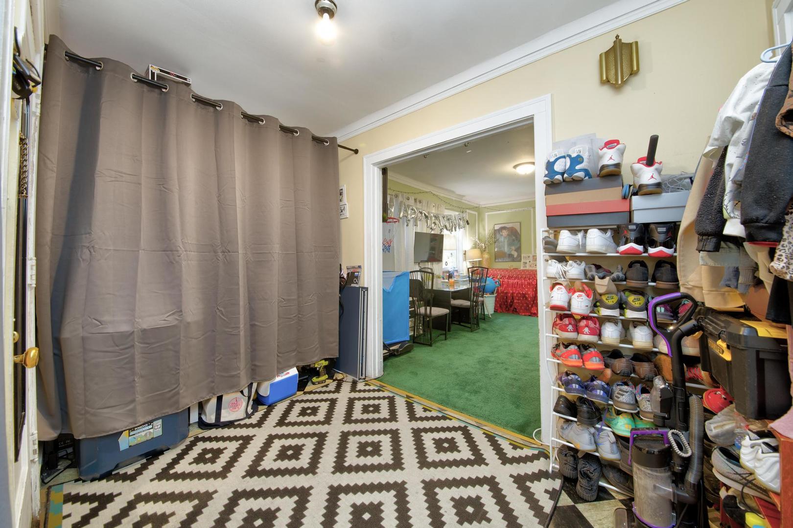 6246 N oakley Avenue