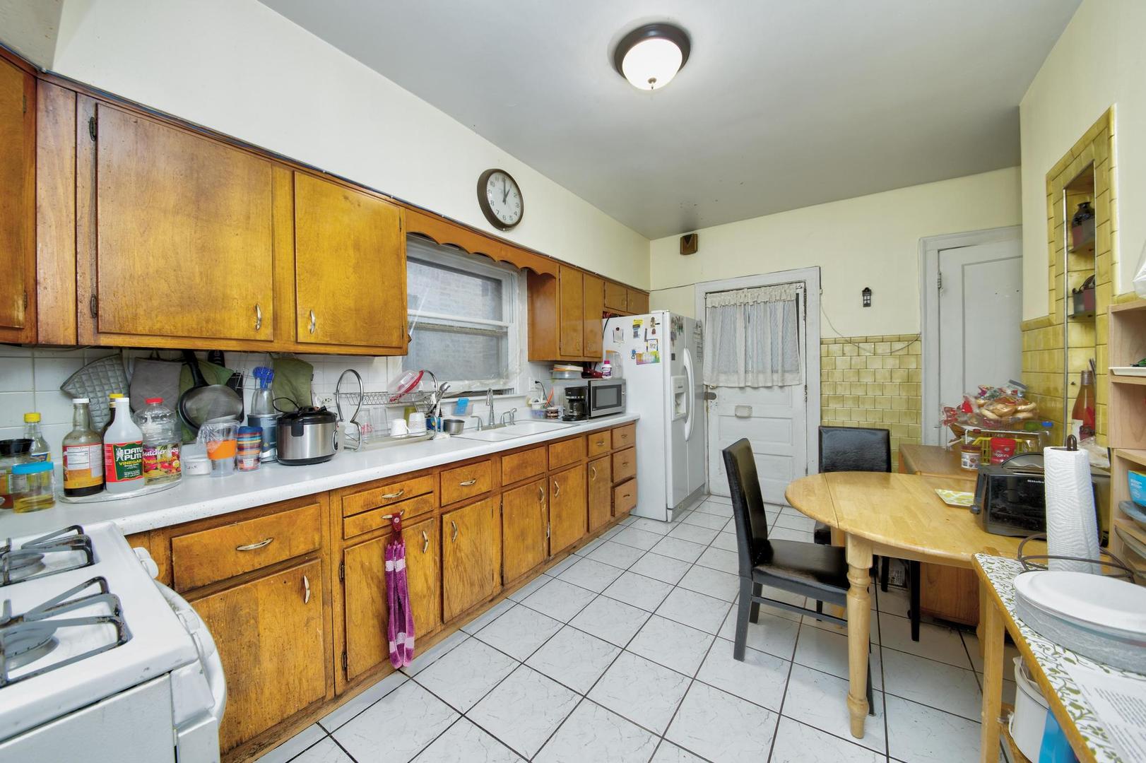 6246 N oakley Avenue