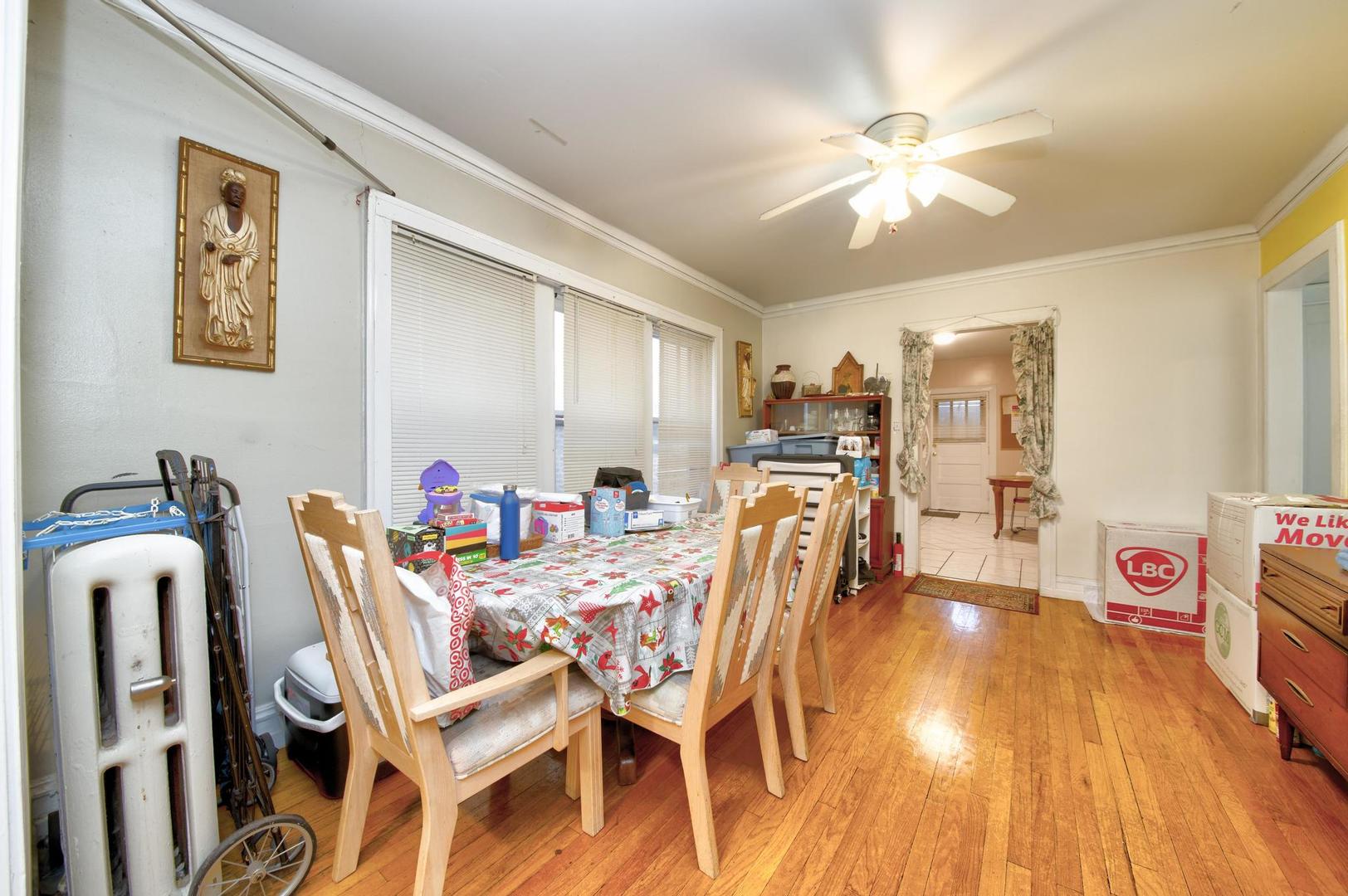 6246 N oakley Avenue