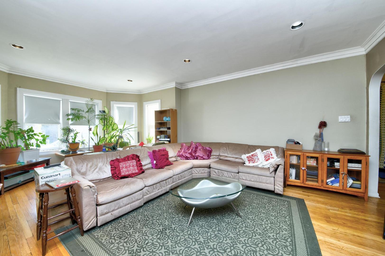 6246 N oakley Avenue