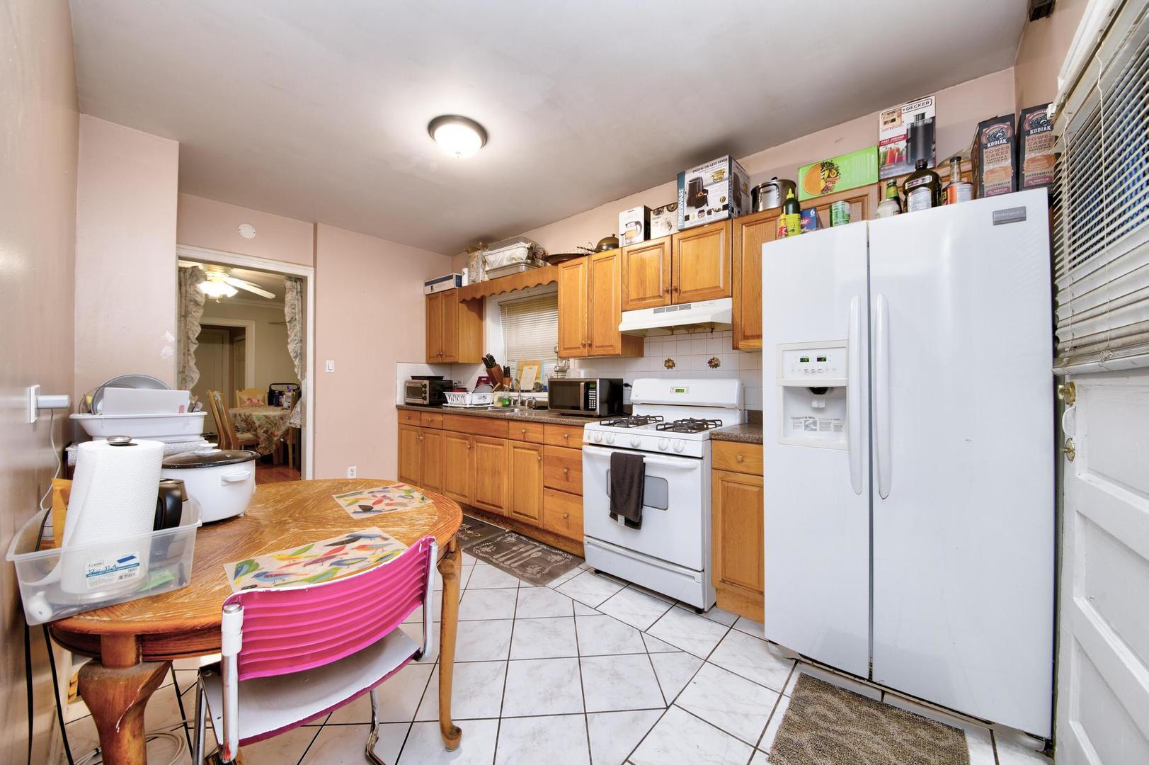 6246 N oakley Avenue