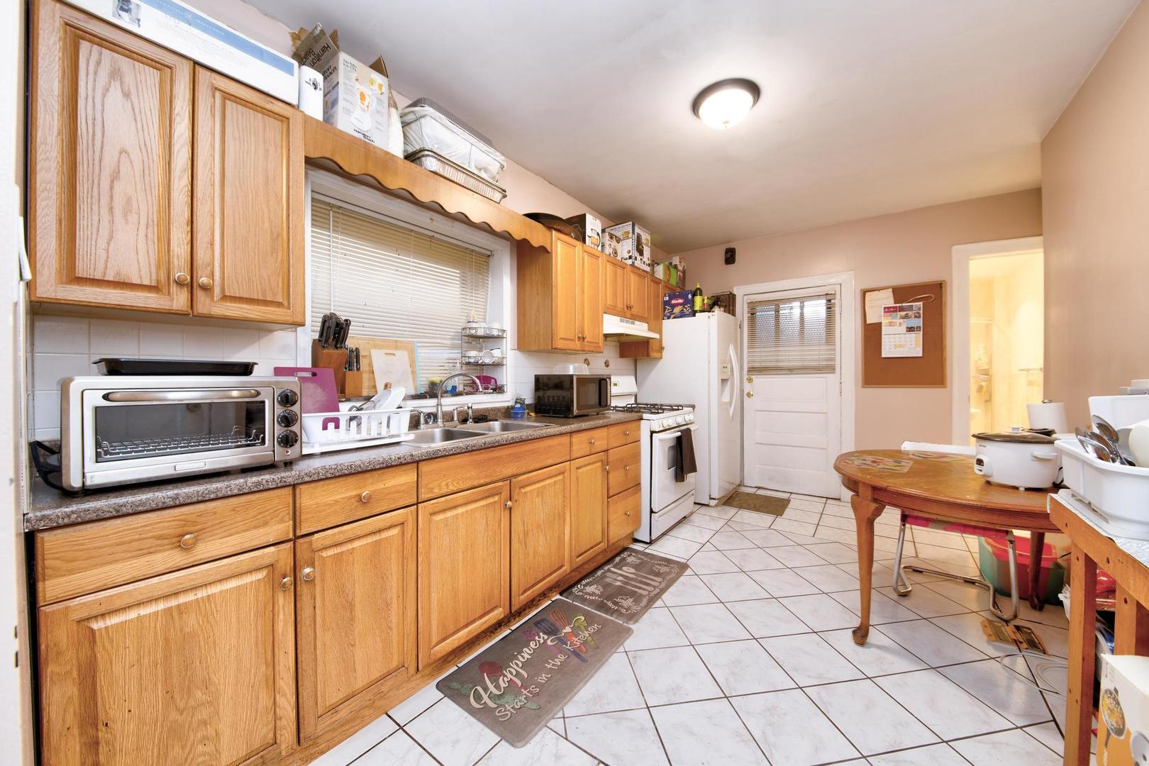 6246 N oakley Avenue