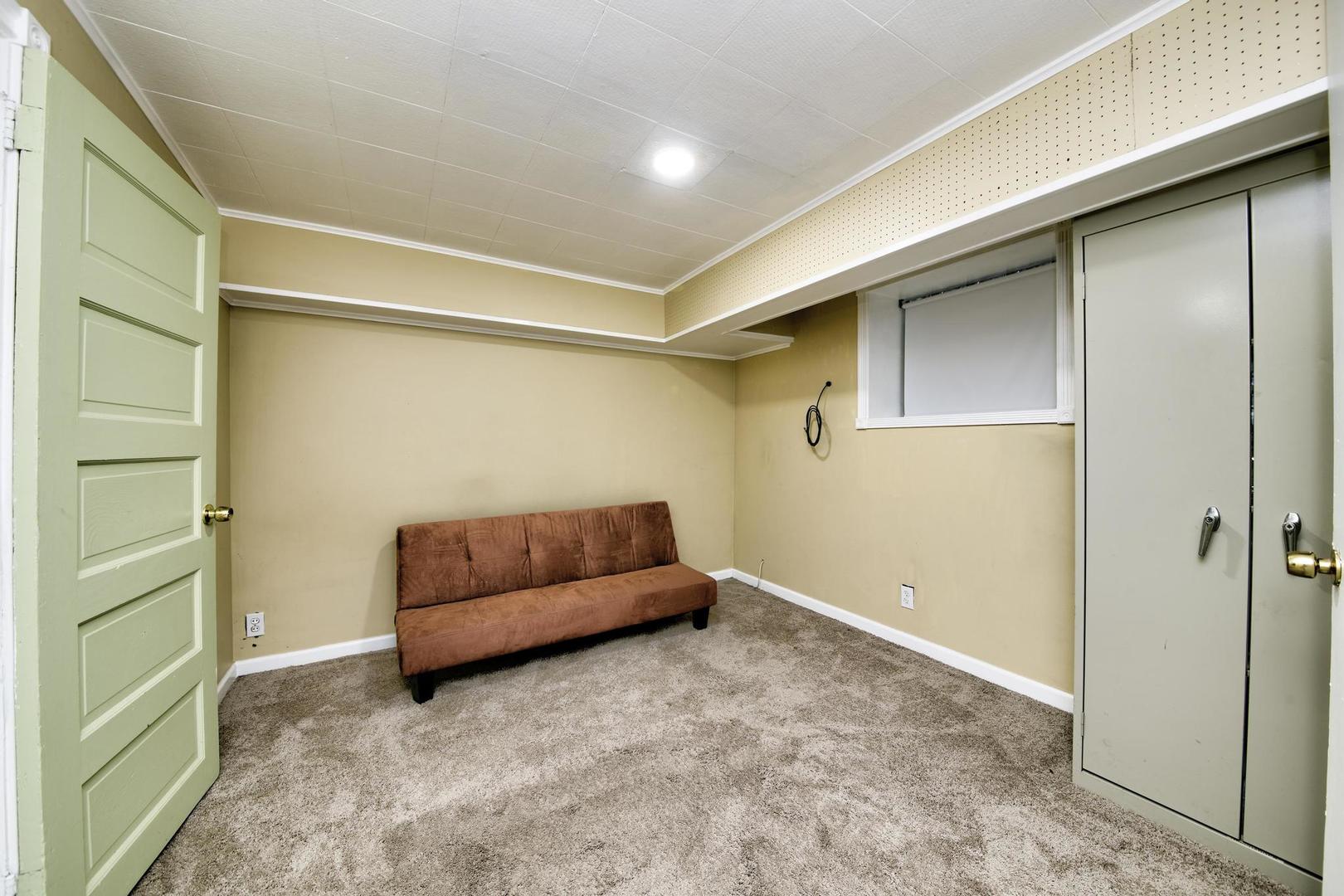 6246 N oakley Avenue