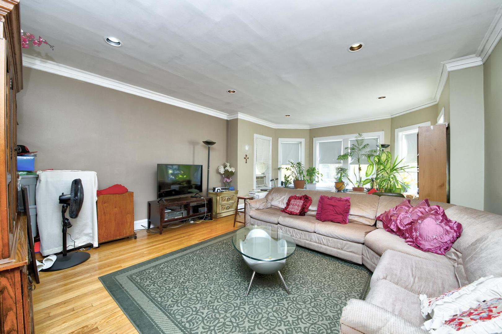 6246 N oakley Avenue