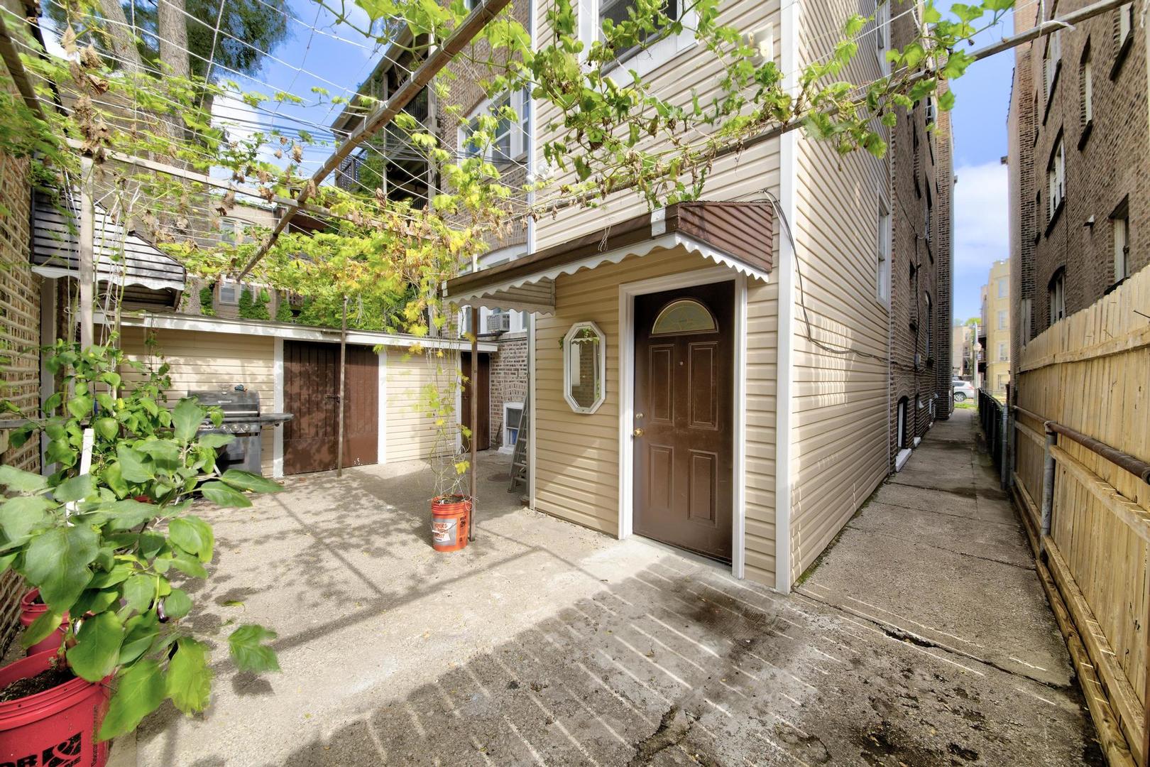 6246 N oakley Avenue