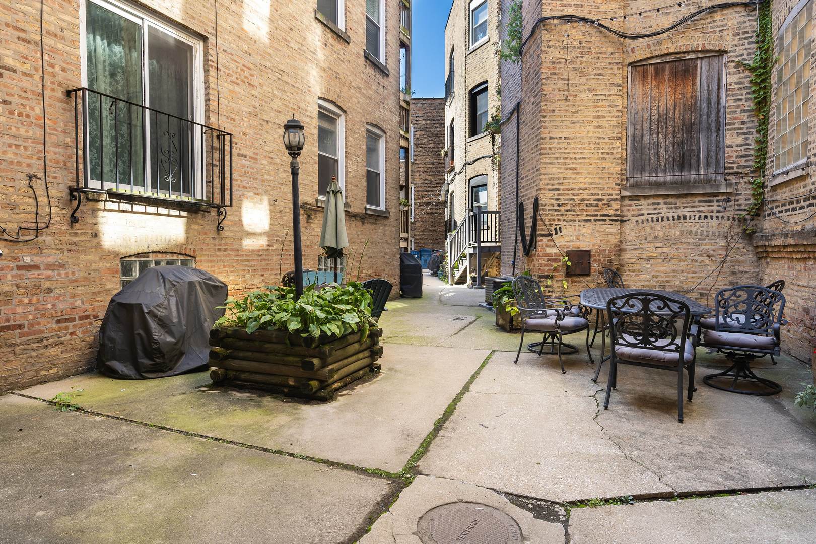 4046 N CLARENDON Avenue Unit: 1S