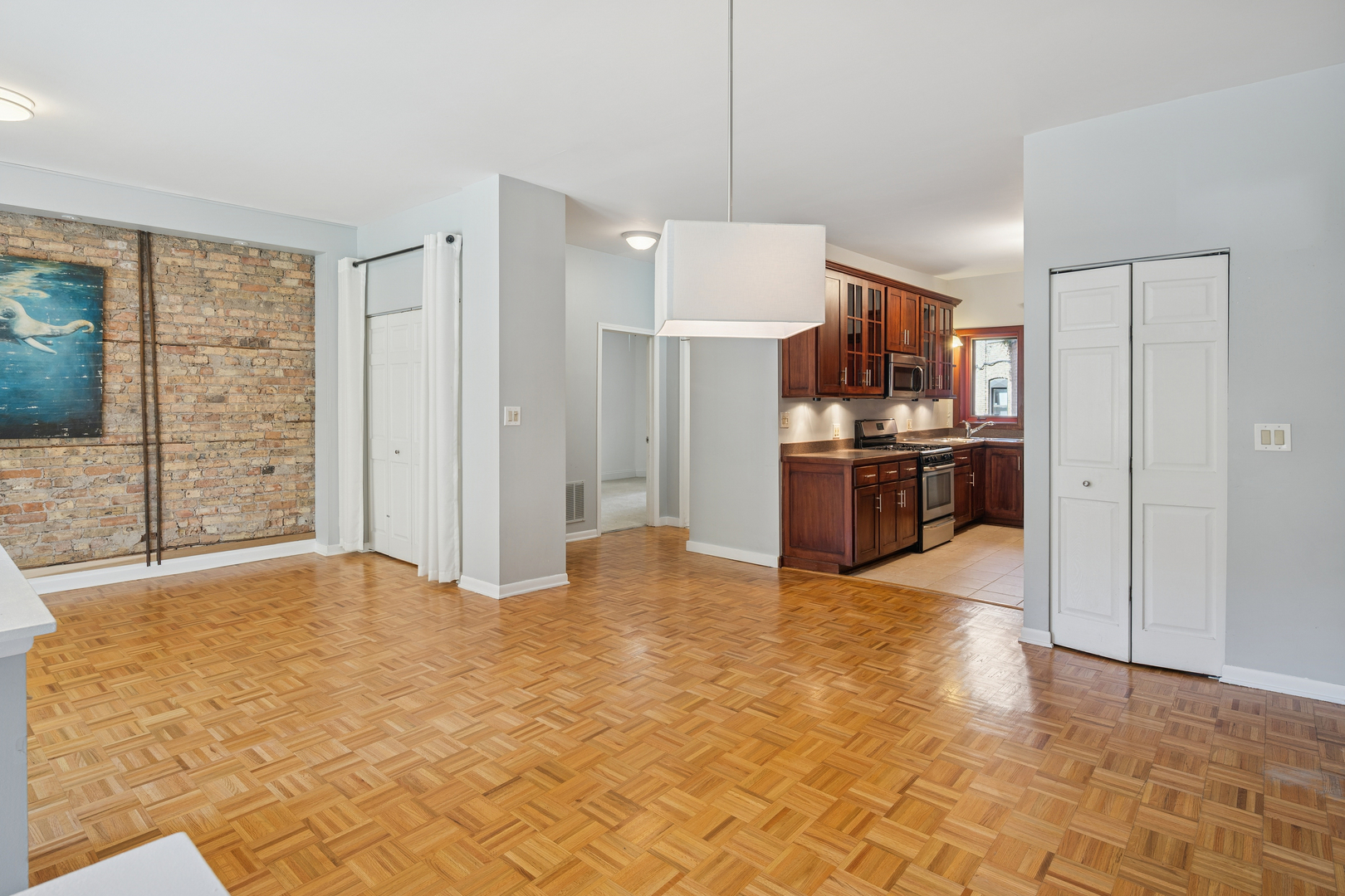 4046 N CLARENDON Avenue Unit: 1S