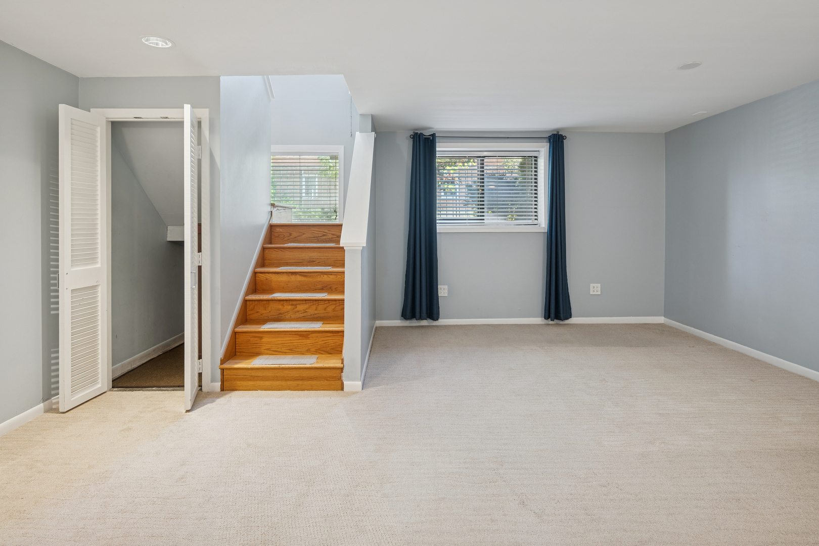 4046 N CLARENDON Avenue Unit: 1S