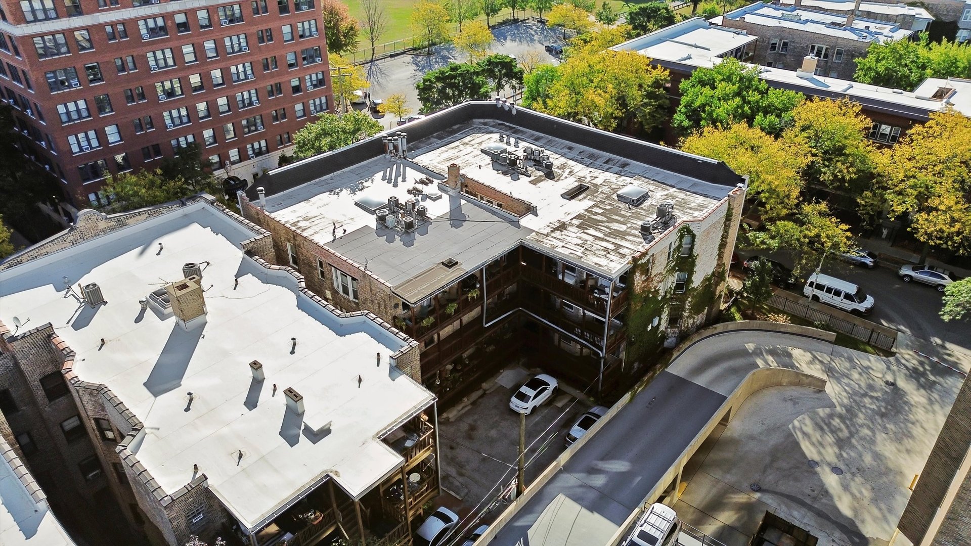 4168 N Clarendon Avenue Unit: 2N