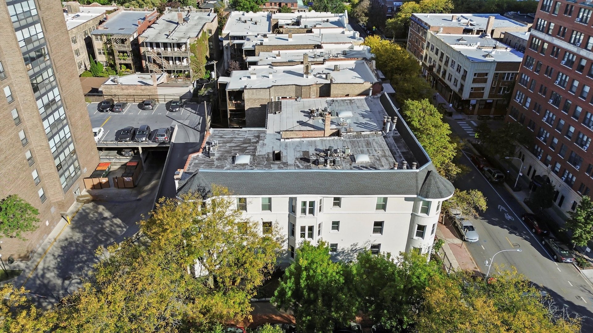 4168 N Clarendon Avenue Unit: 2N