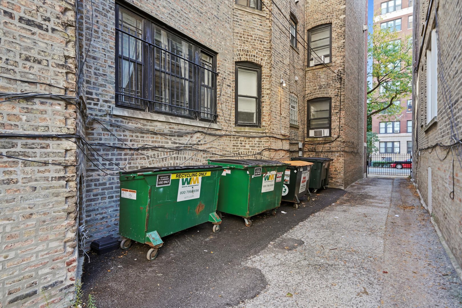 4168 N Clarendon Avenue Unit: 2N