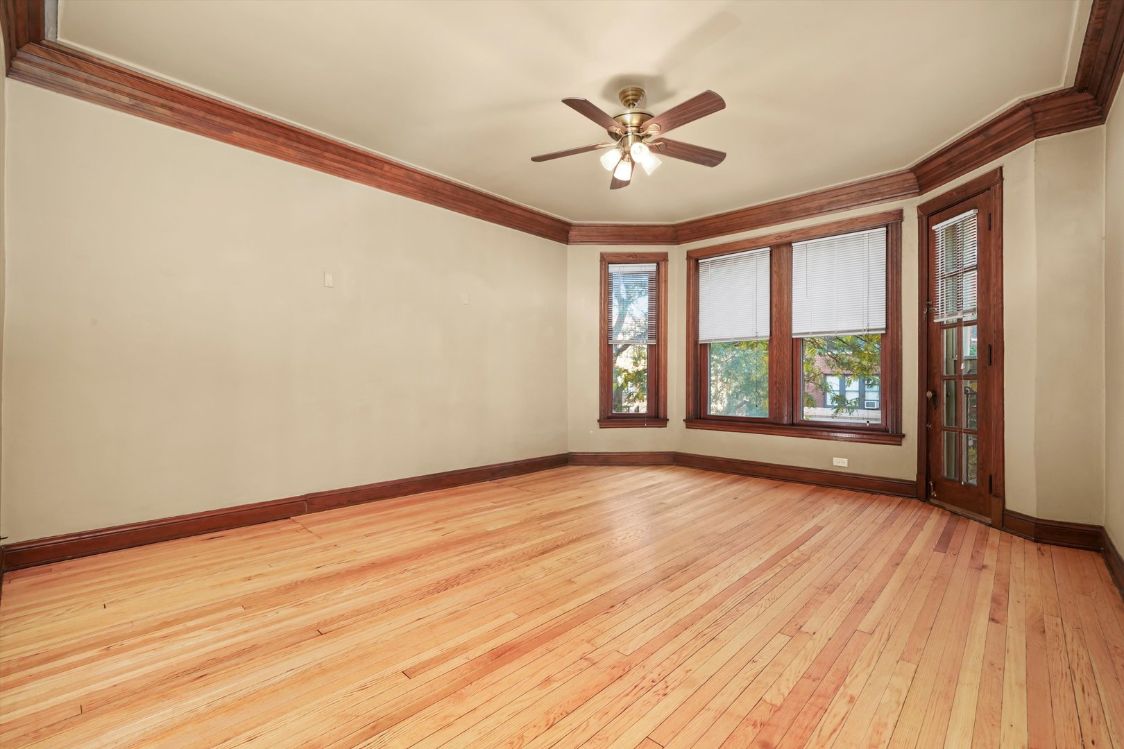 4168 N Clarendon Avenue Unit: 2N