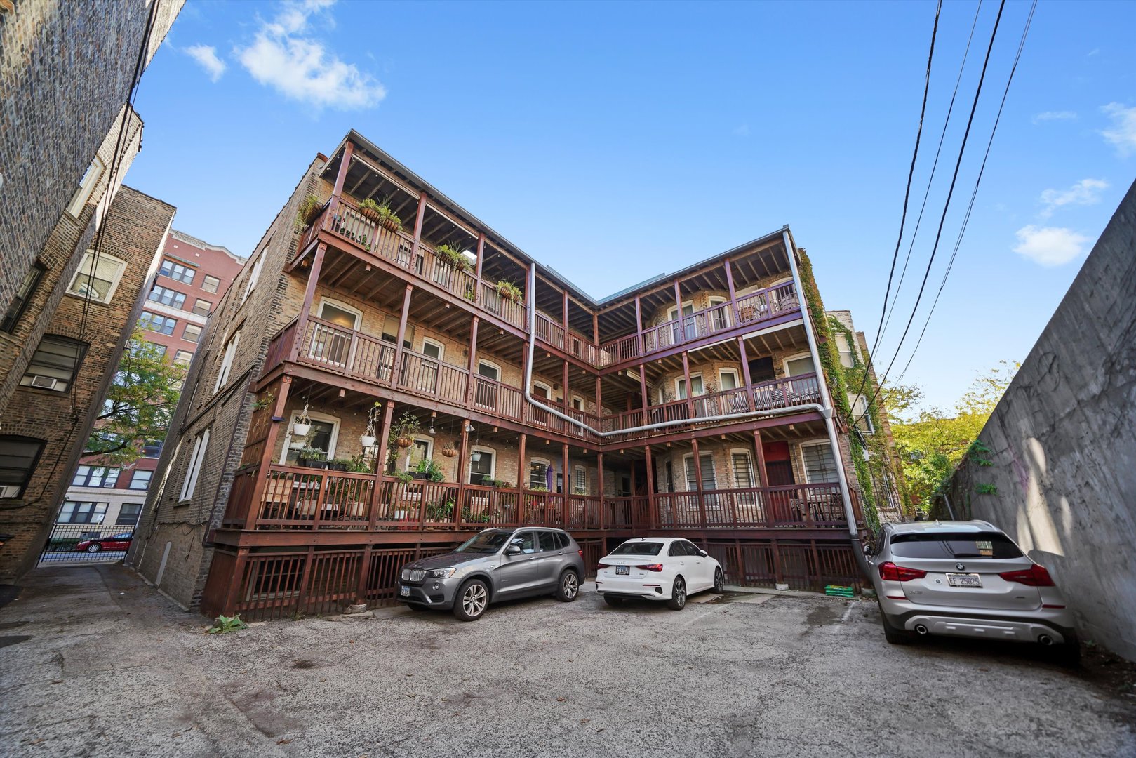 4168 N Clarendon Avenue Unit: 2N