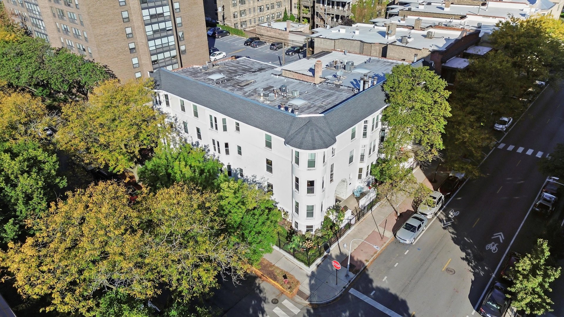 4168 N Clarendon Avenue Unit: 2N