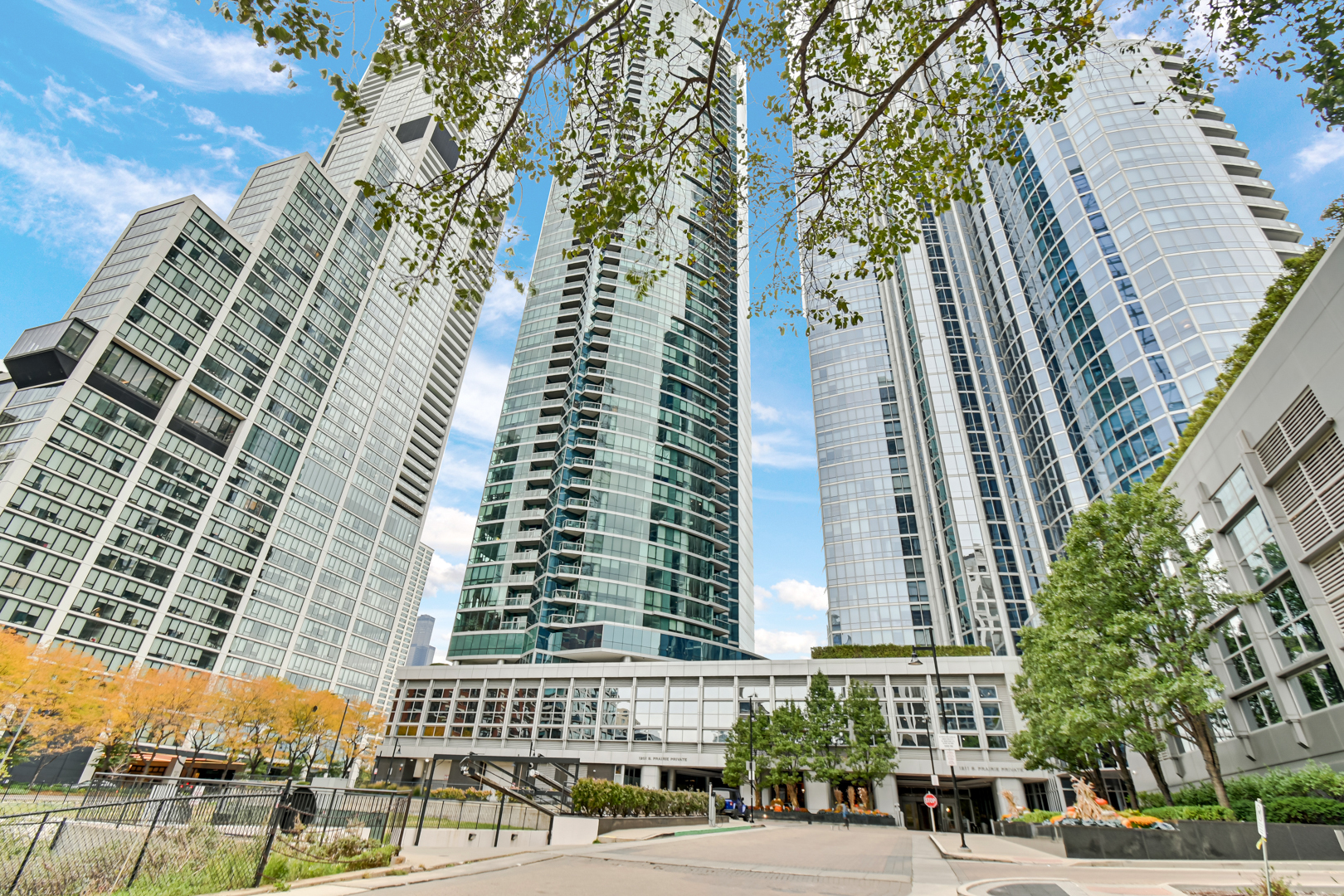 1201 S Prairie Avenue Unit: 2404