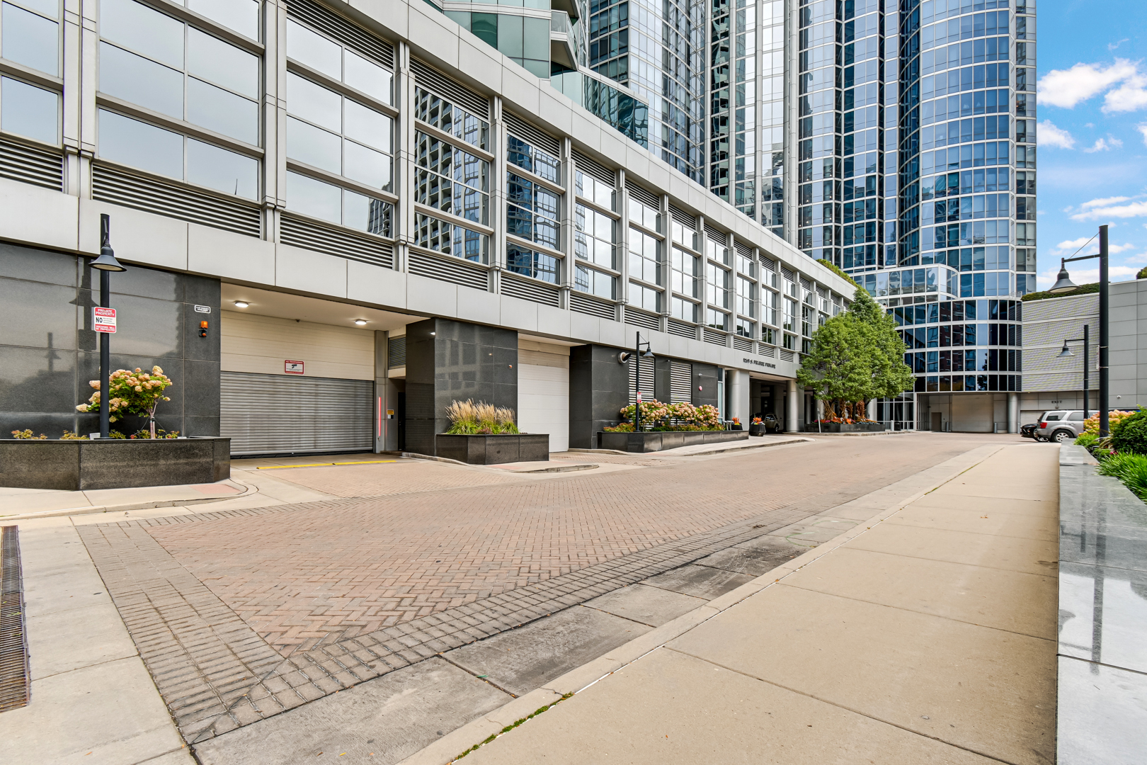 1201 S Prairie Avenue Unit: 2404
