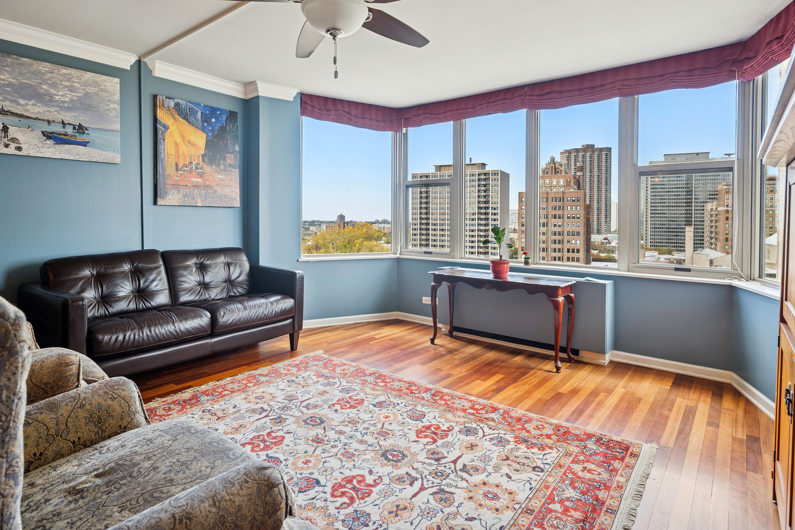 525 W HAWTHORNE Place Unit: 1204