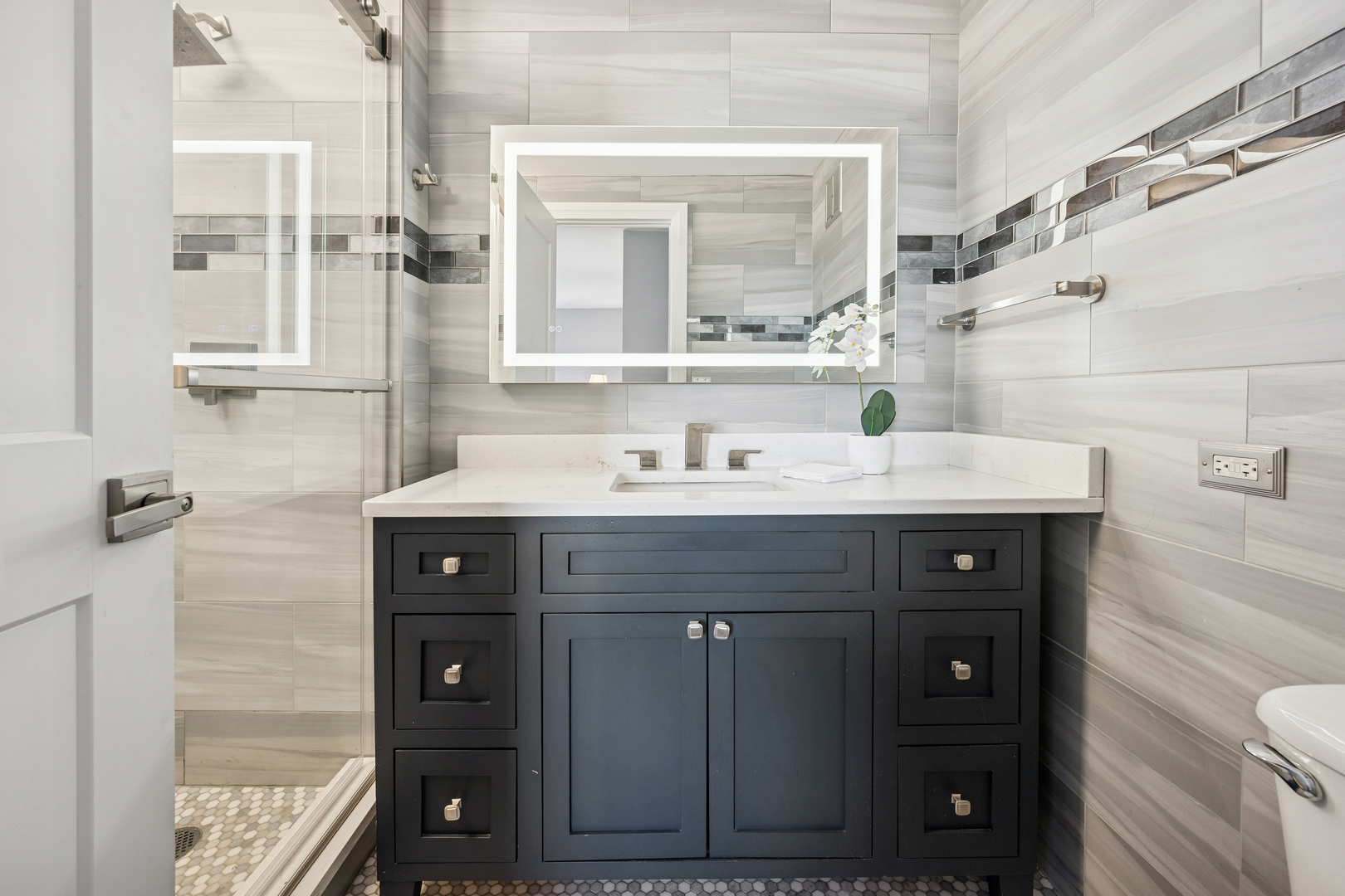 4170 N Marine Drive Unit: 18F