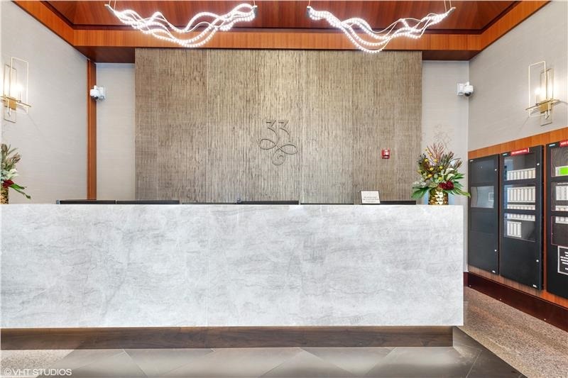 33 W Ontario Street Unit: 37ES