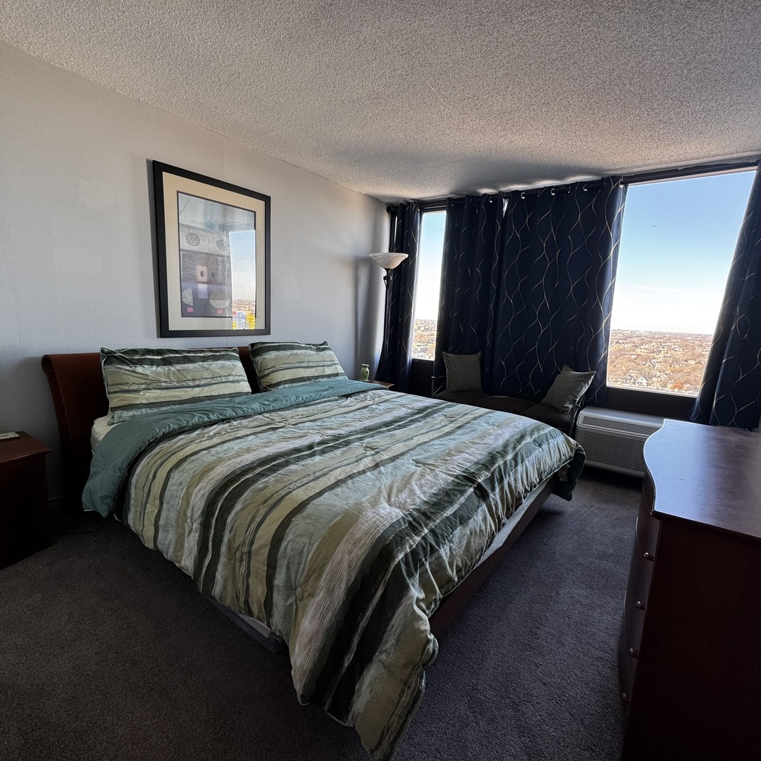 5320 N Sheridan Road Unit: 2001