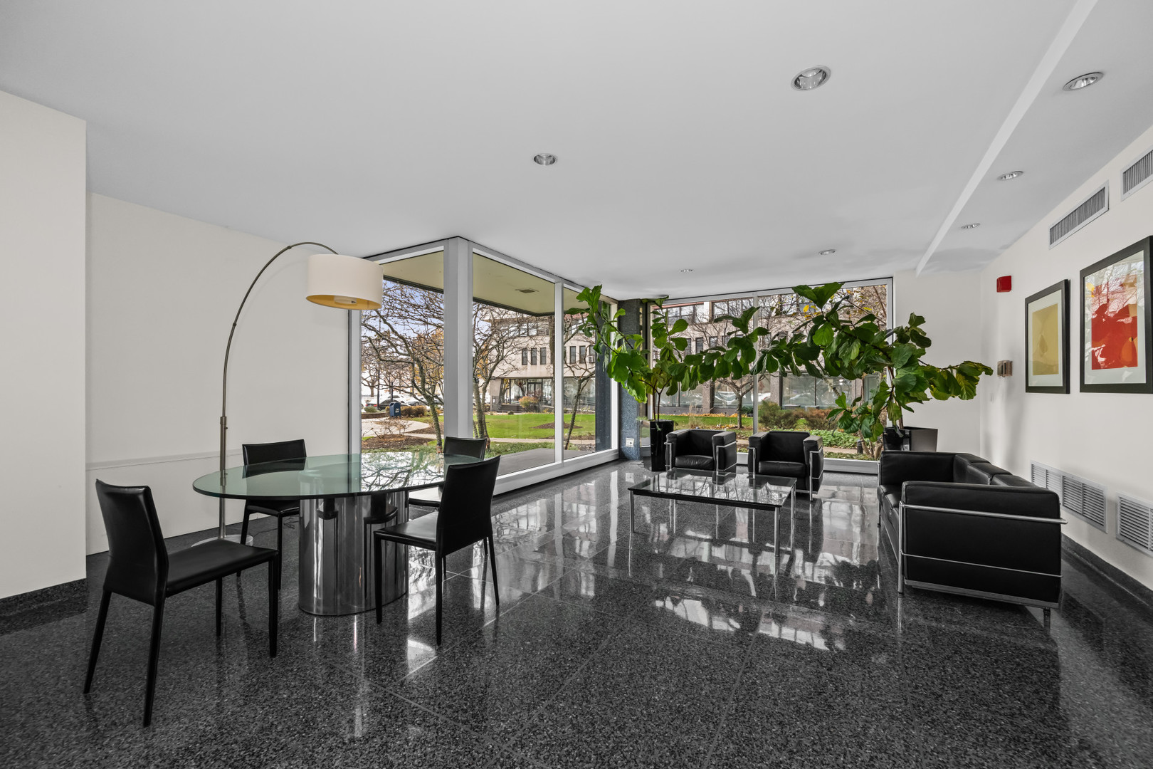 3430 N LAKE SHORE Drive Unit: 4K