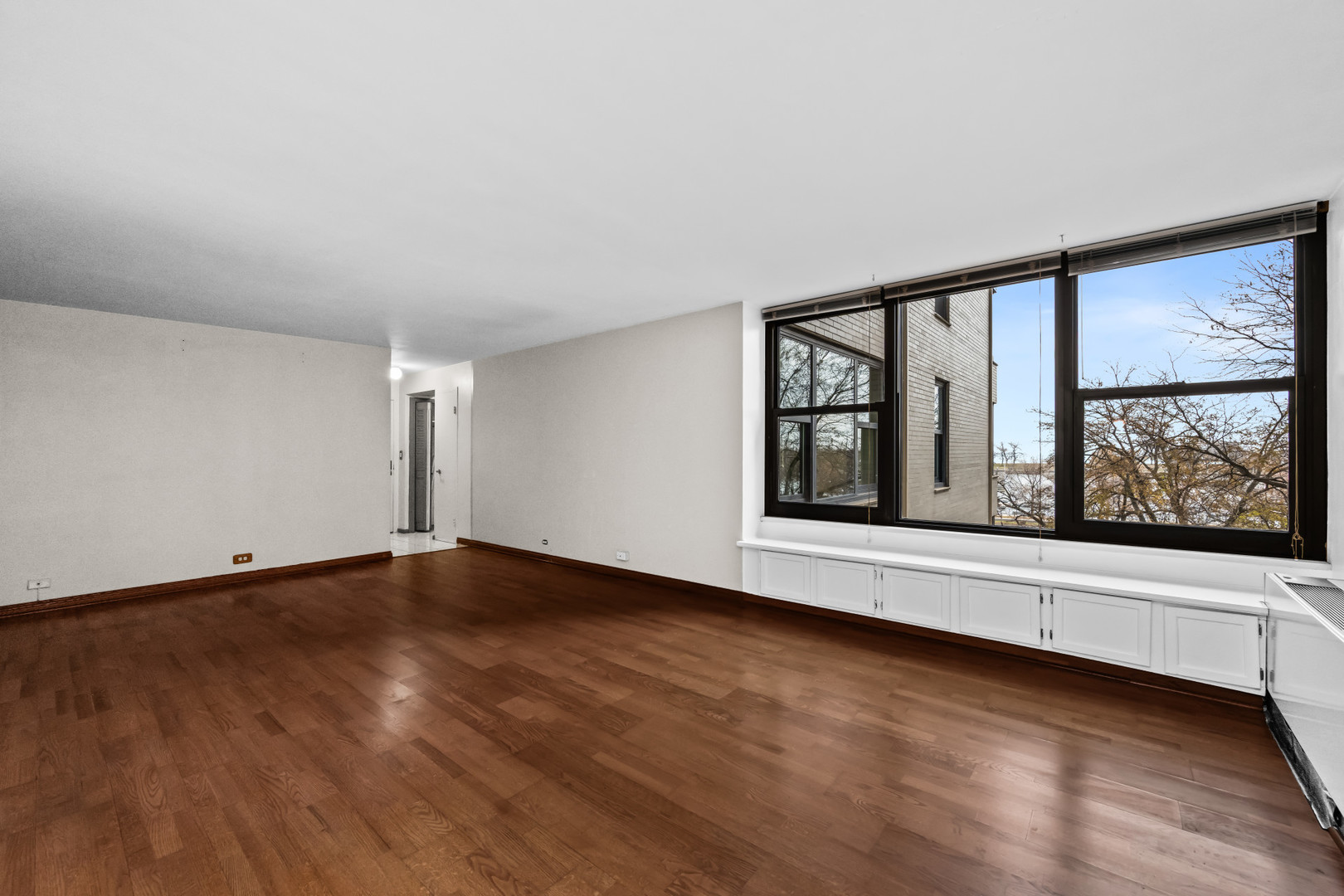 3430 N LAKE SHORE Drive Unit: 4K