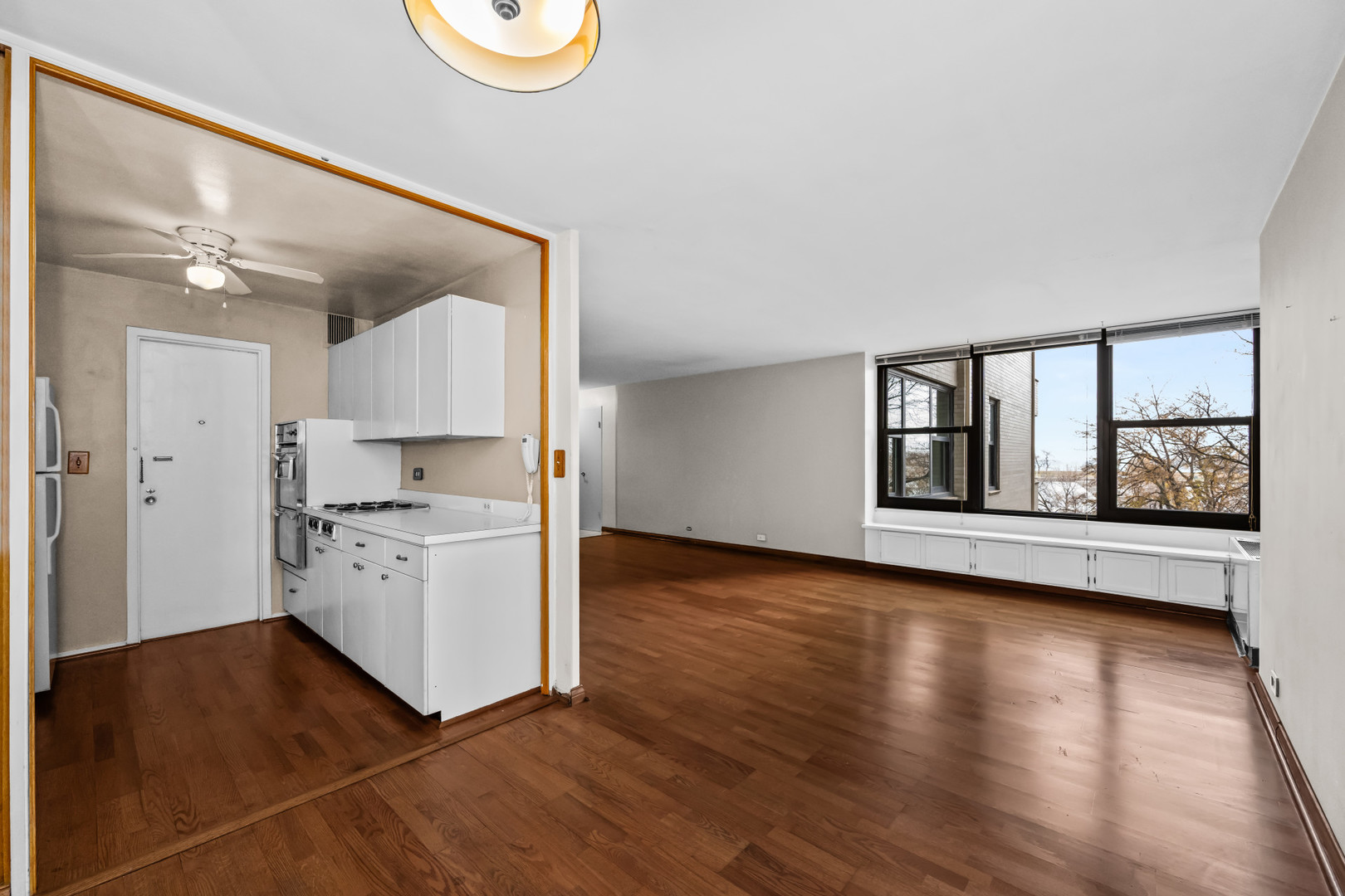 3430 N LAKE SHORE Drive Unit: 4K