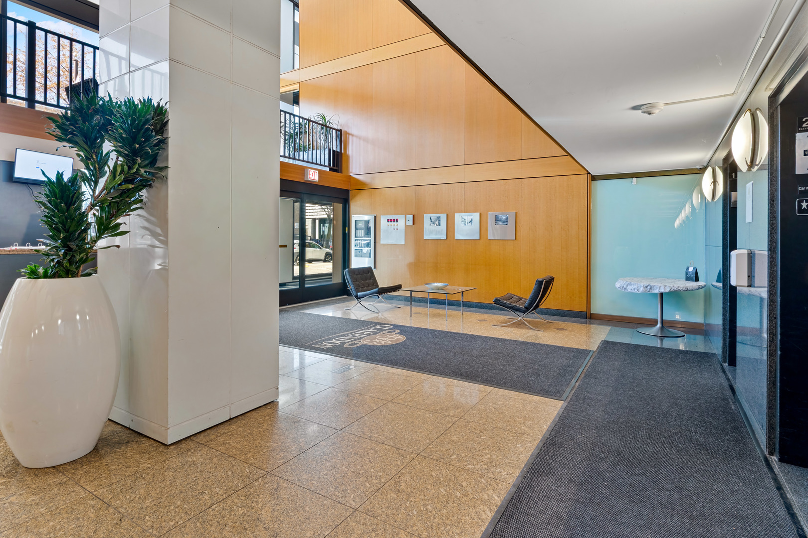 4343 N Clarendon Avenue Unit: 1016