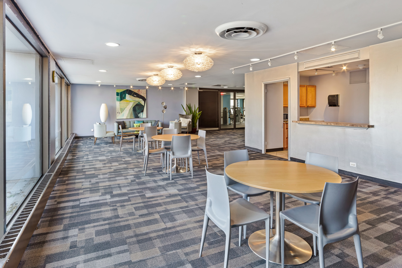 4343 N Clarendon Avenue Unit: 1016