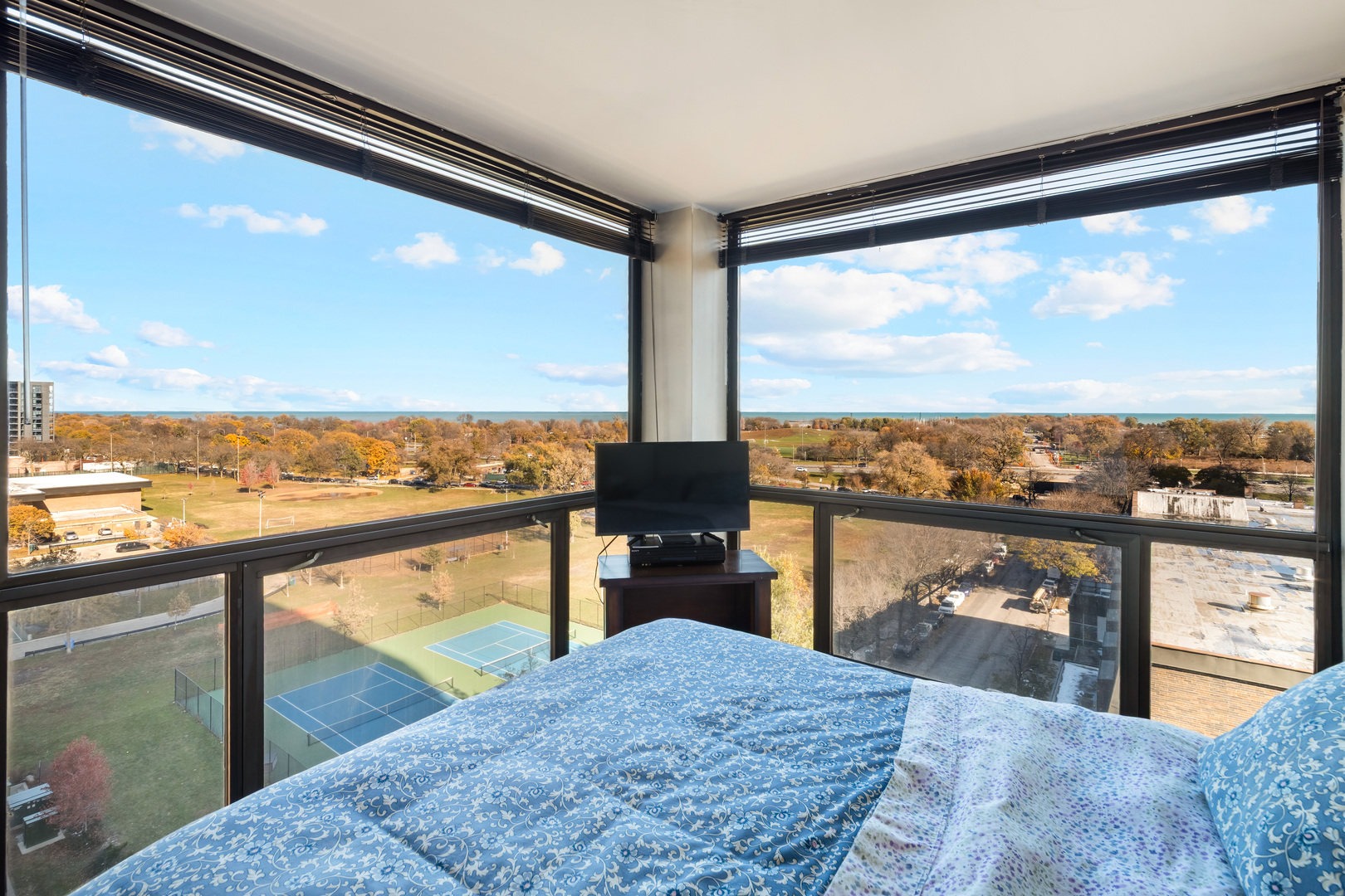 4343 N Clarendon Avenue Unit: 1016