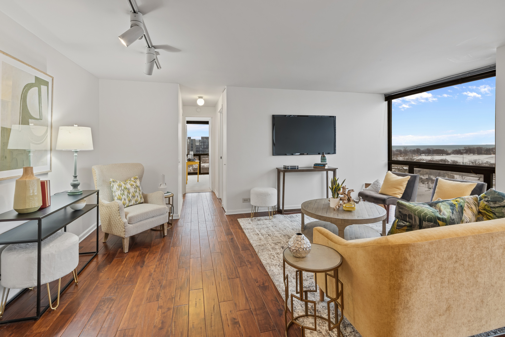 4343 N Clarendon Avenue Unit: 1016